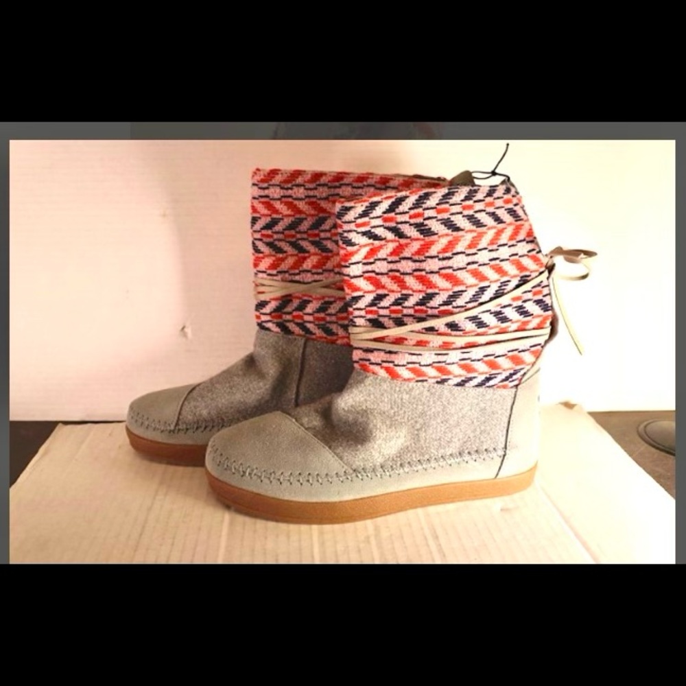 Toms suede boots